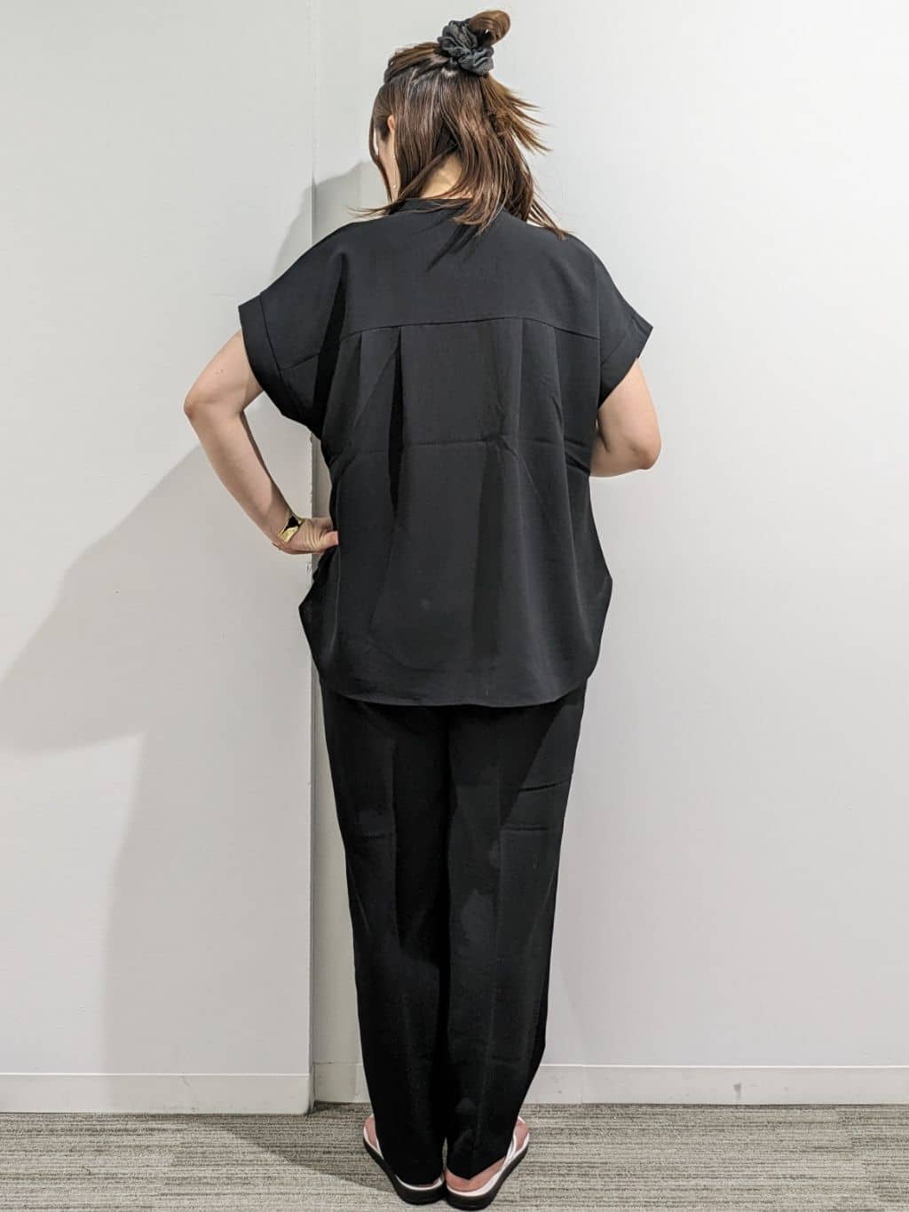 mika さんの「OPAQUE.CLIP｜《7色展開／SS-LLサイズ》ストレッチスキッパーブラウス／セットアップ対応【洗濯機洗い可／防シワ】」を使ったコーディネート