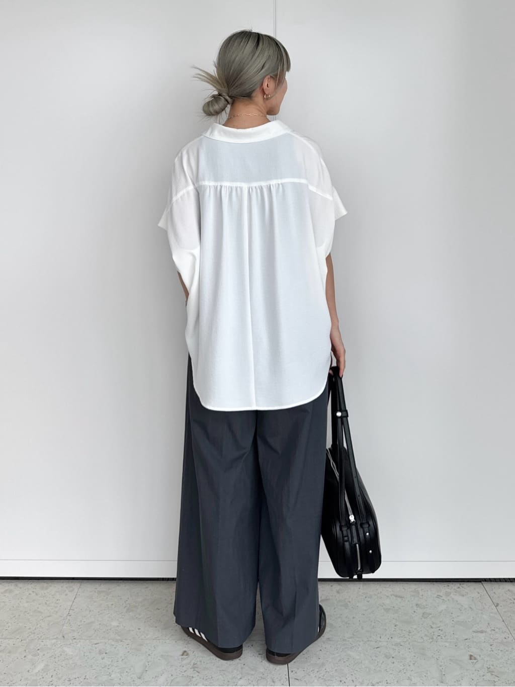 omaさんの「THE SHOP TK｜◆スキッパーシャツ【防シワ/接触冷感/洗濯機OK/セットアップ可】」を使ったコーディネート
