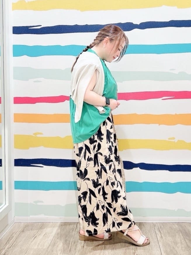 Peeさんの「SHOO･LA･RUE｜【S-LL/洗濯後しわになりにくい】上品にきれい見え スラブギャザーブラウス」を使ったコーディネート