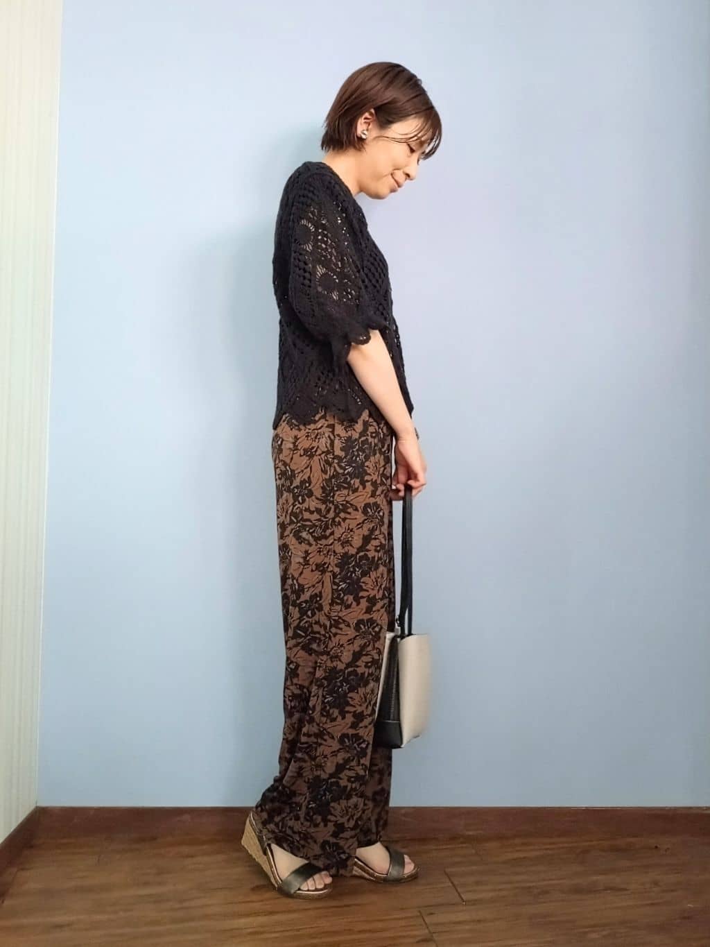 miomioさんの「SHOO･LA･RUE｜【ひんやり/選べる2柄】大人のリラックスコーデに プリント柄パンツ」を使ったコーディネート