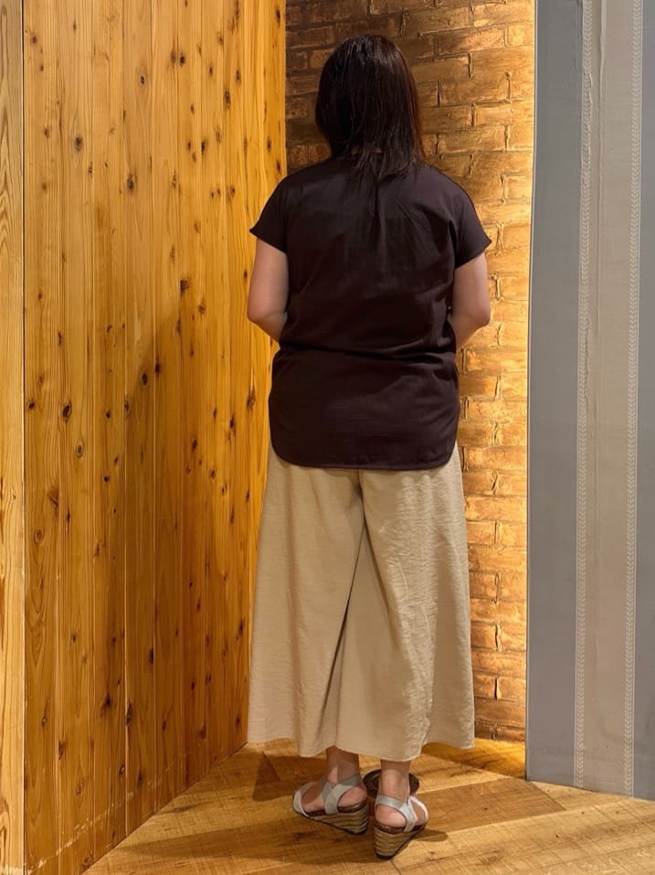 ゆかぴさんの「SHOO･LA･RUE｜【S-LL/ひんやり】さらっとタッチできれい見え ピンタックスカーチョ」を使ったコーディネート