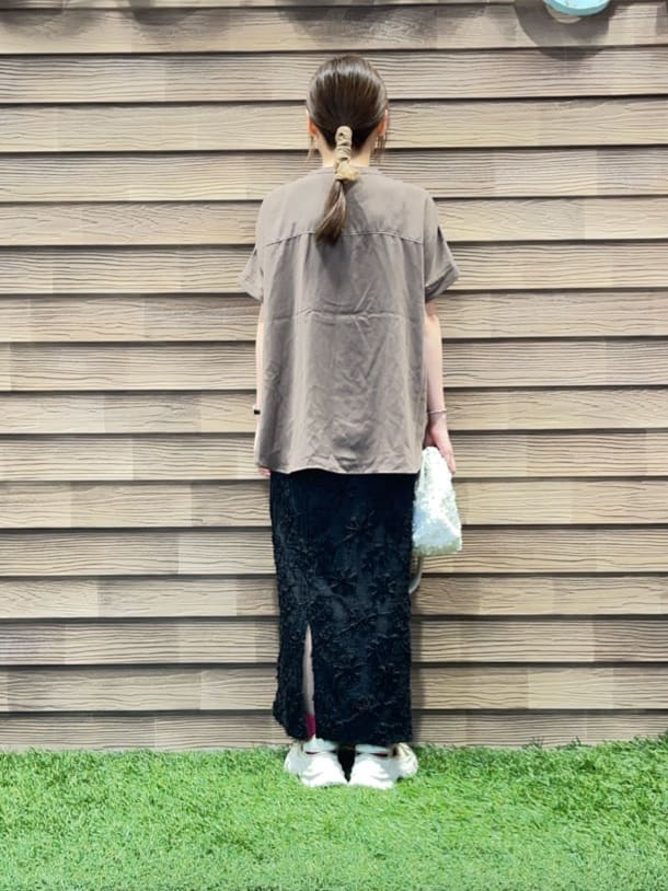 himiさんの「SHOO･LA･RUE｜【洗える/プチプラ】大人の抜け感をプラスする バンドカラーシャツ」を使ったコーディネート