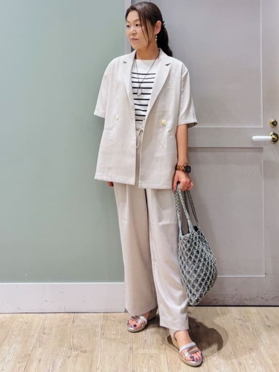 Komi☆さんの「grove｜軽やかに羽織れて、きちんと見え ハーフスリーブテーラードジャケット」を使ったコーディネート