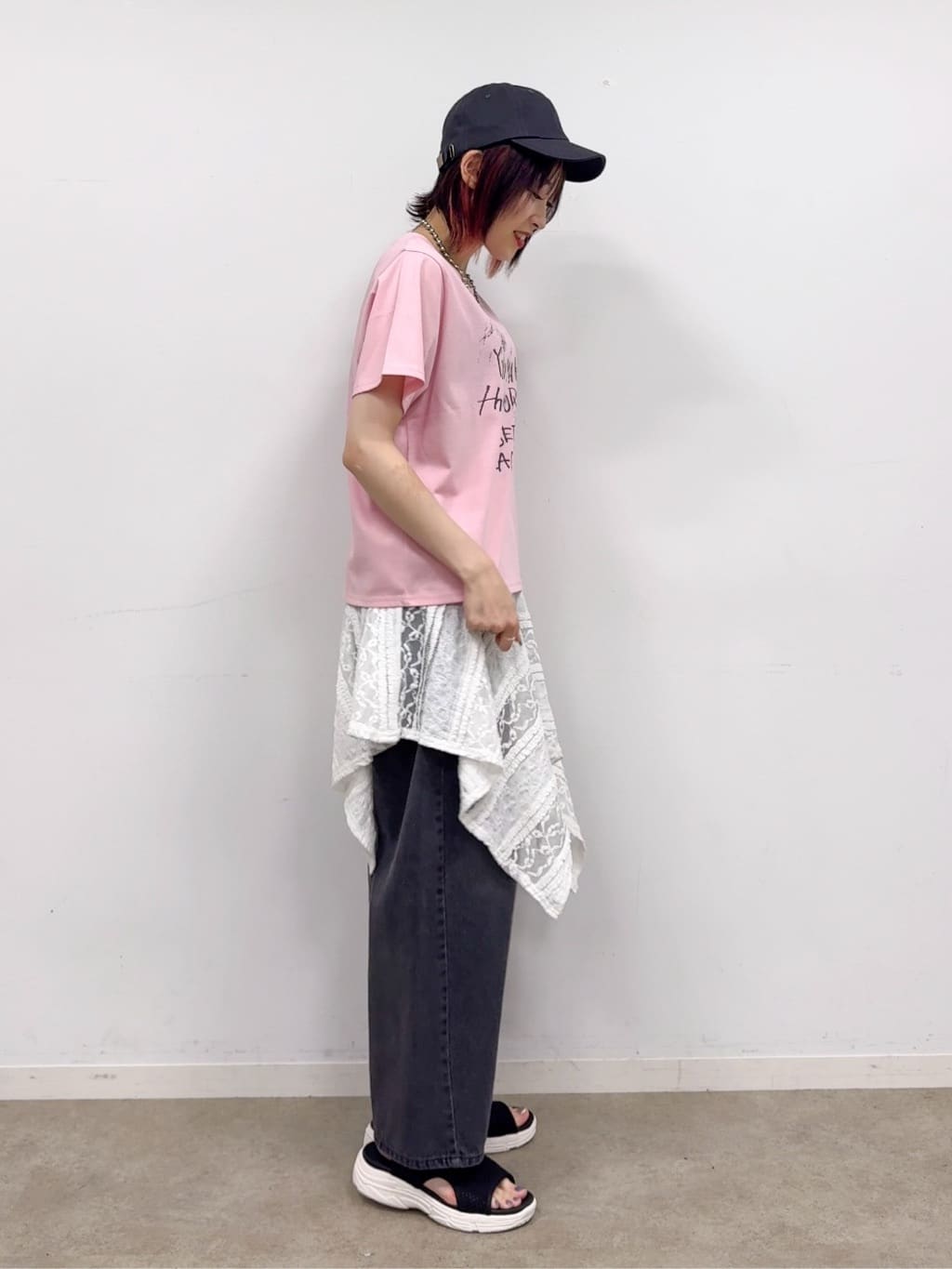 𝐜𝐡𝐢𝐤𝐚さんの「SHOO･LA･RUE｜【2WAY】スカートにもなる イレヘム レースビスチェ」を使ったコーディネート
