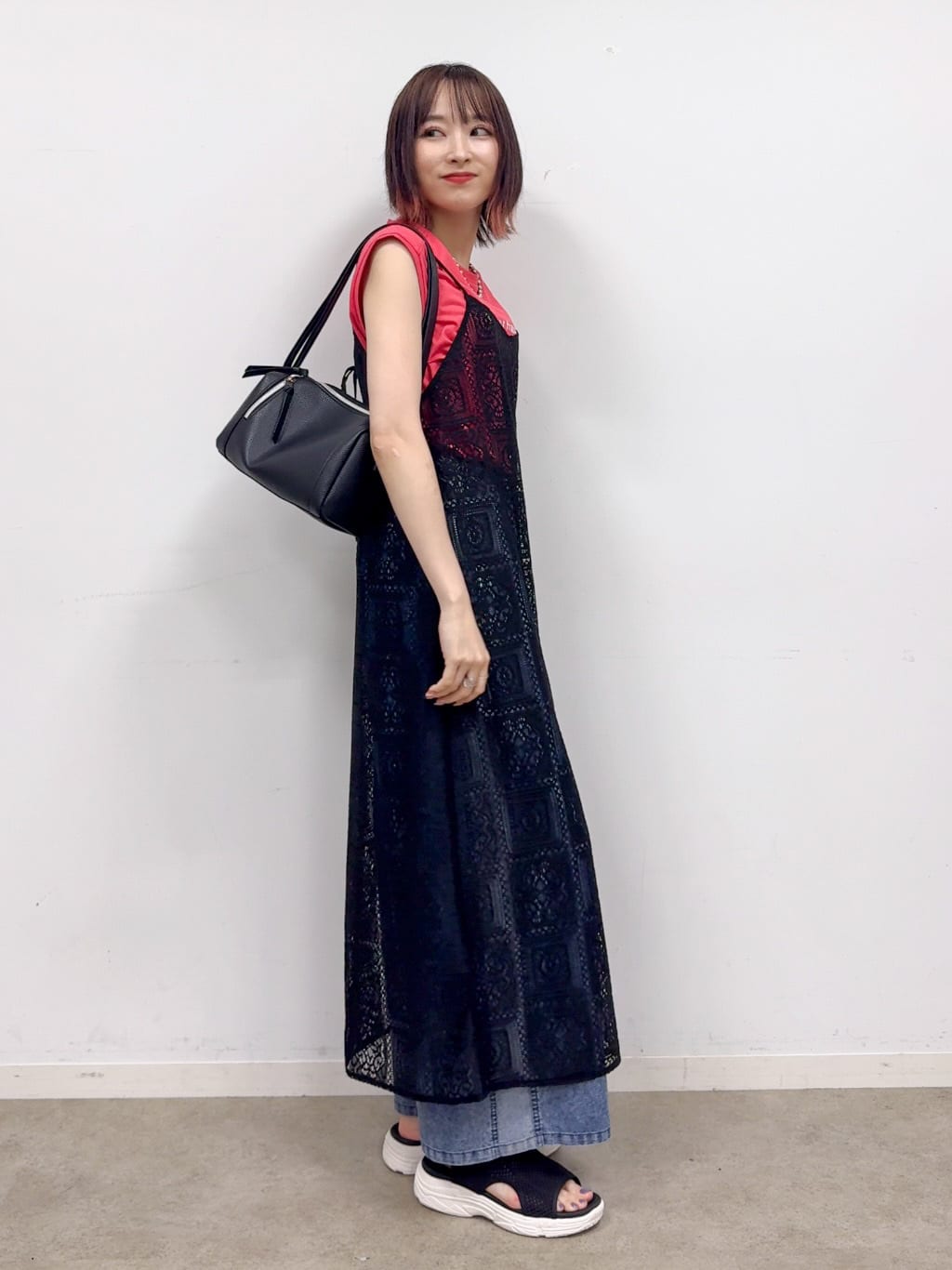𝐜𝐡𝐢𝐤𝐚さんの「SHOO･LA･RUE｜【S-LL】サイドラインがアクセント イージーデニムパンツ」を使ったコーディネート