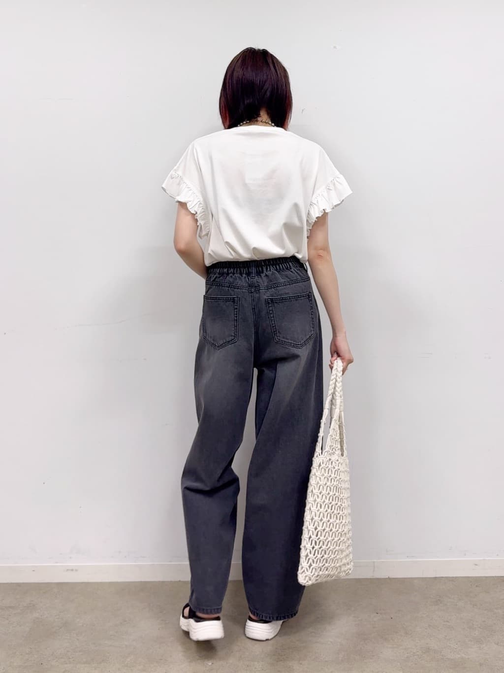 𝐜𝐡𝐢𝐤𝐚さんの「SHOO･LA･RUE｜【S-LL/汗ジミ軽減/ひんやり/UVカット】フリルTシャツ」を使ったコーディネート