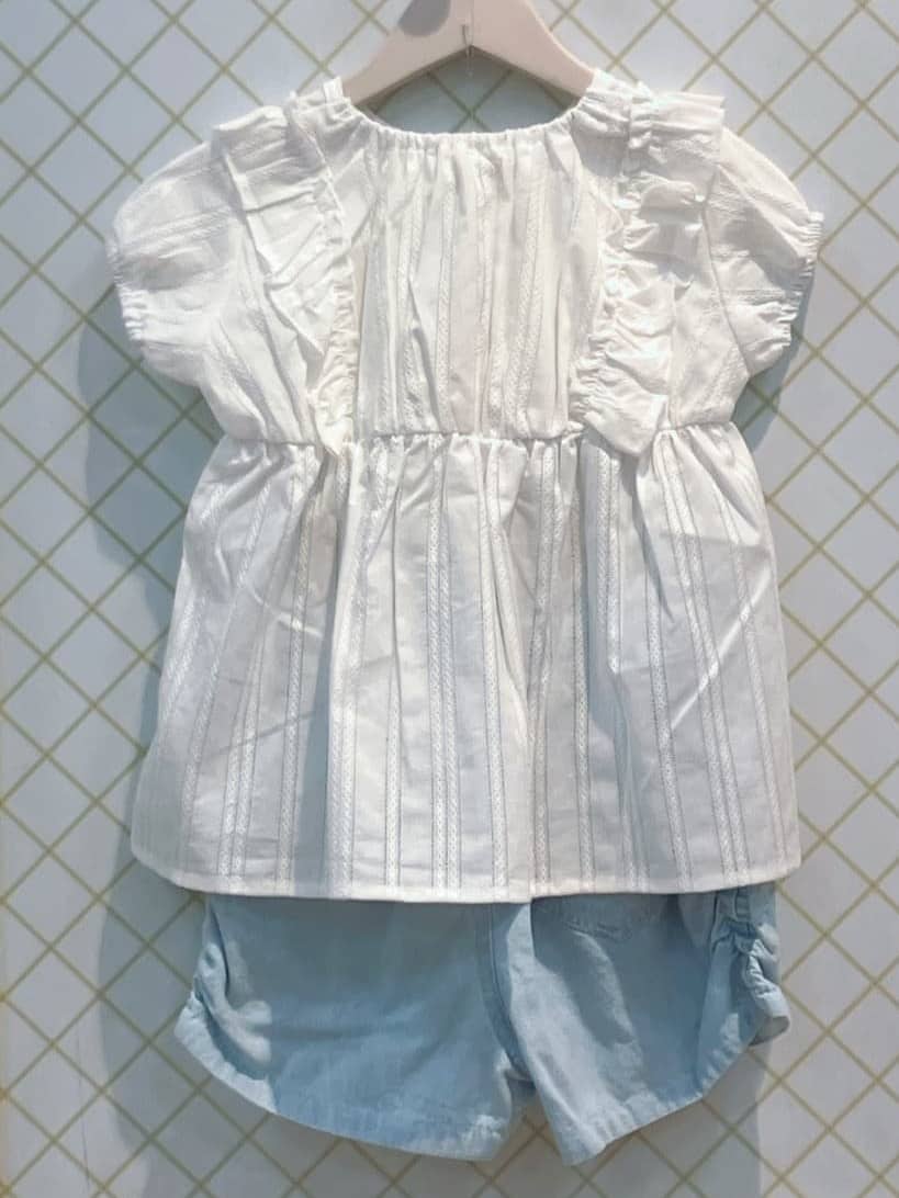 蒼さんの「SHOO･LA･RUE｜【100-120cm】コットンフリルブラウス」を使ったコーディネート