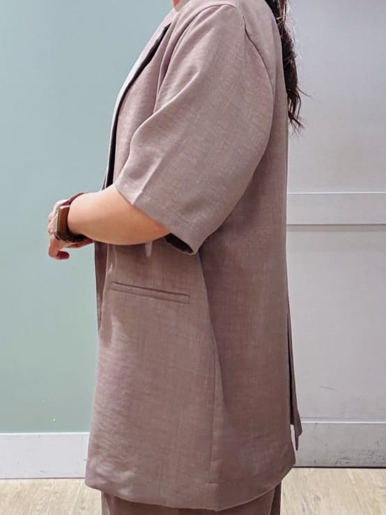 Komi☆さんの「grove｜軽やかに羽織れて、きちんと見え ハーフスリーブテーラードジャケット」を使ったコーディネート