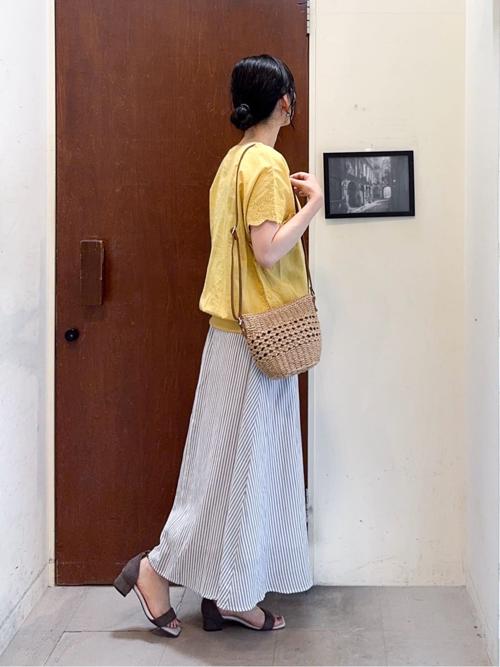 𝐇𝐢𝐫𝐨𝐦𝐢さんの「SHOO･LA･RUE｜スカラップ刺繍レースが目を惹く ドルマントップス」を使ったコーディネート