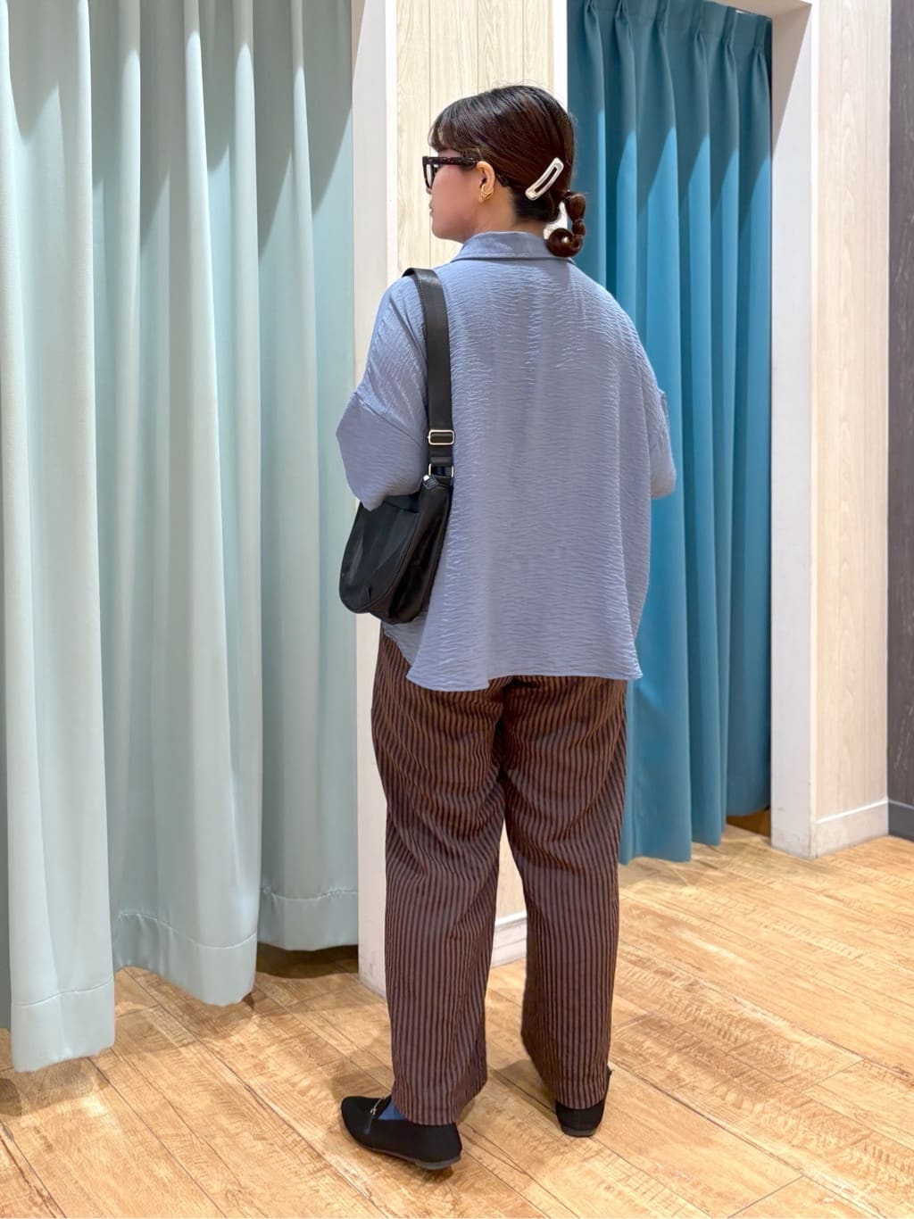 砂糖さんの「SHOO･LA･RUE｜ゆるっと感がこなれ見え ワッシャーシアー半袖シャツ」を使ったコーディネート