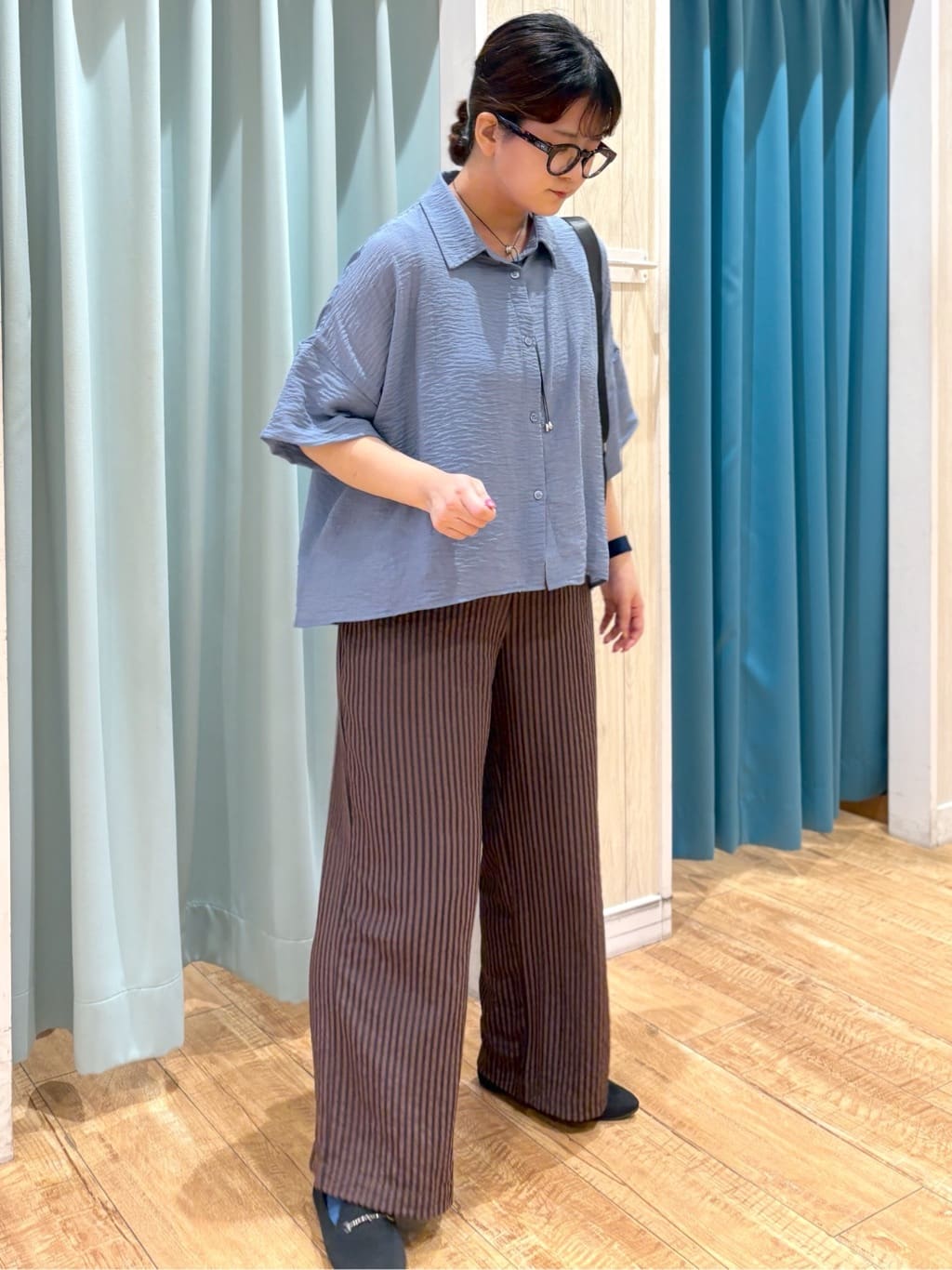 砂糖さんの「SHOO･LA･RUE｜ゆるっと感がこなれ見え ワッシャーシアー半袖シャツ」を使ったコーディネート