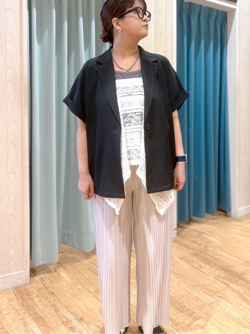 砂糖さんの「SHOO･LA･RUE｜【2WAY】スカートにもなる イレヘム レースビスチェ」を使ったコーディネート