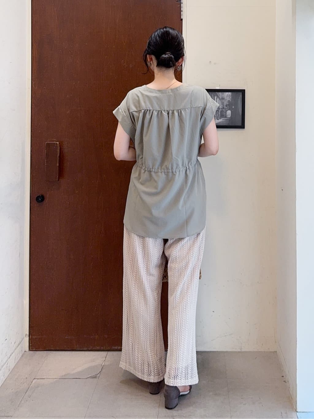 𝐇𝐢𝐫𝐨𝐦𝐢さんの「SHOO･LA･RUE｜【S-LL】シルエットが変えられる ウエストリボンブラウス」を使ったコーディネート