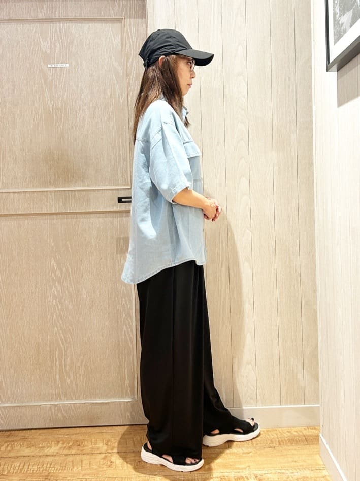 yukaさんの「SHOO･LA･RUE｜【S-LL/ひんやり/UV】リラクシーな穿き心地 エアリーワイドパンツ」を使ったコーディネート
