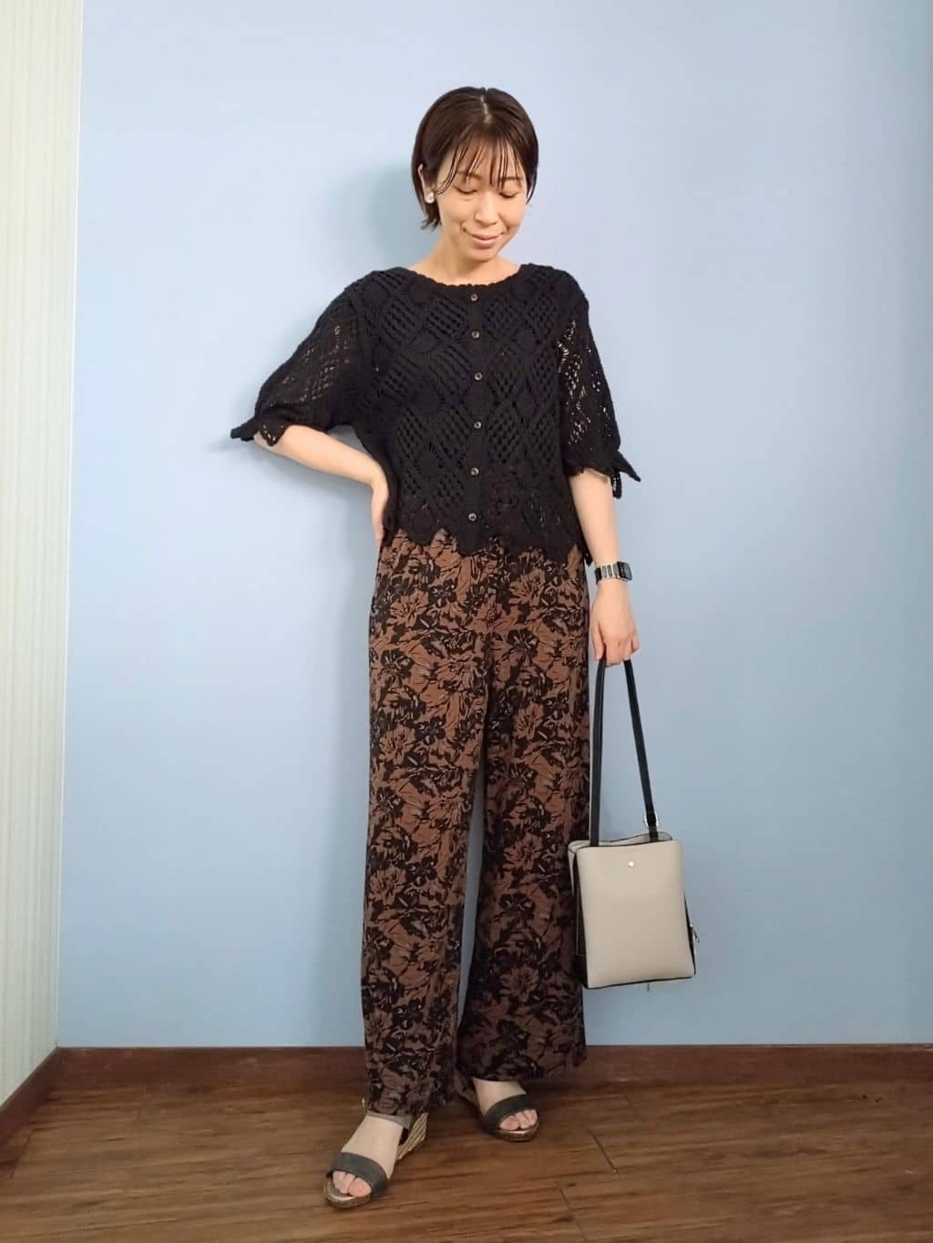 miomioさんの「SHOO･LA･RUE｜【ひんやり/選べる2柄】大人のリラックスコーデに プリント柄パンツ」を使ったコーディネート