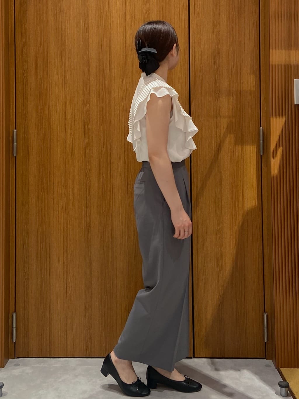 kimiさんの「index｜ラップストレートパンツ【接触冷感／抗ピル／洗濯機洗い可／イージーアイロン】」を使ったコーディネート