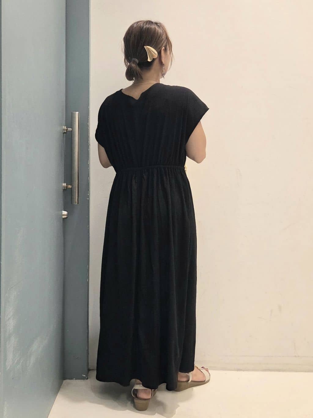 mariさんの「SHOO･LA･RUE｜【前後2WAY】さらりと大人上品に 楊柳フレンチワンピース」を使ったコーディネート