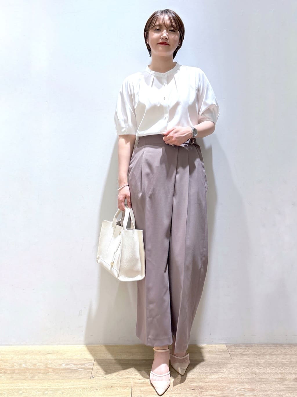 mizukiさんの「index｜ラップストレートパンツ【接触冷感／抗ピル／洗濯機洗い可／イージーアイロン】」を使ったコーディネート