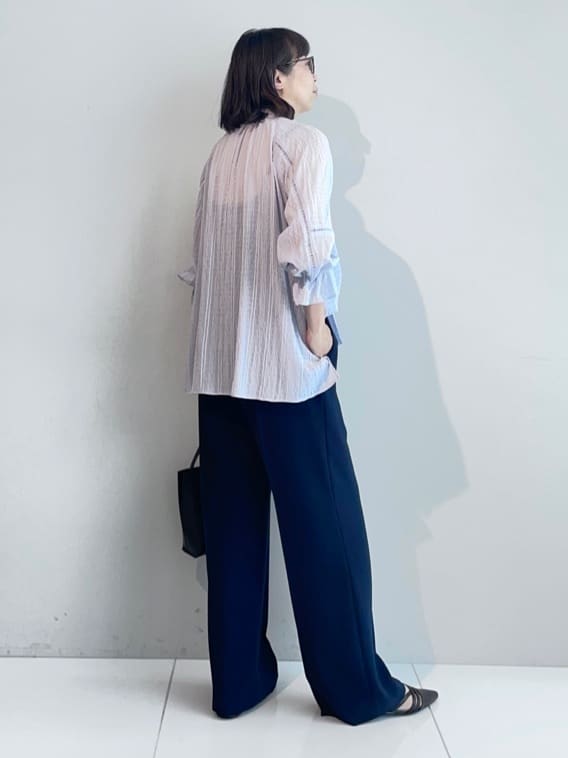 murayamaさんの「INDIVI｜【洗える／シャーリング素材】ボリューム袖エアリーブラウス」を使ったコーディネート