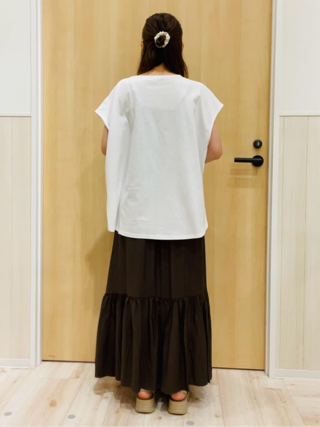 minamiさんの「SHOO･LA･RUE｜【洗える/S-LL/体型カバー】レース使いが華やか フレンチスリーブコットンTシャツ」を使ったコーディネート