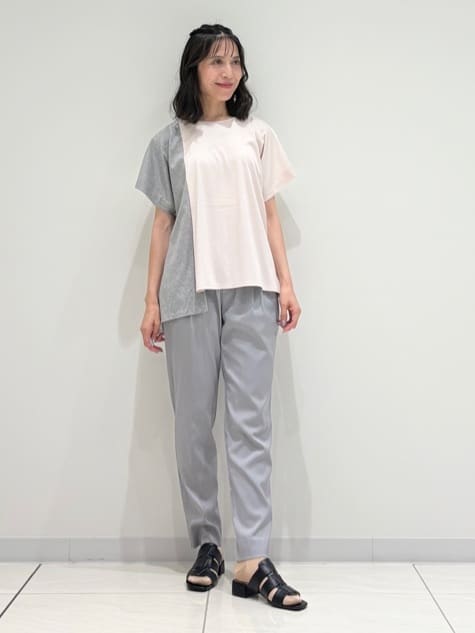 kayoさんの「INDIVI｜【洗える／汗ジミ防止】バイカラー＆アシメヘム Tシャツ」を使ったコーディネート