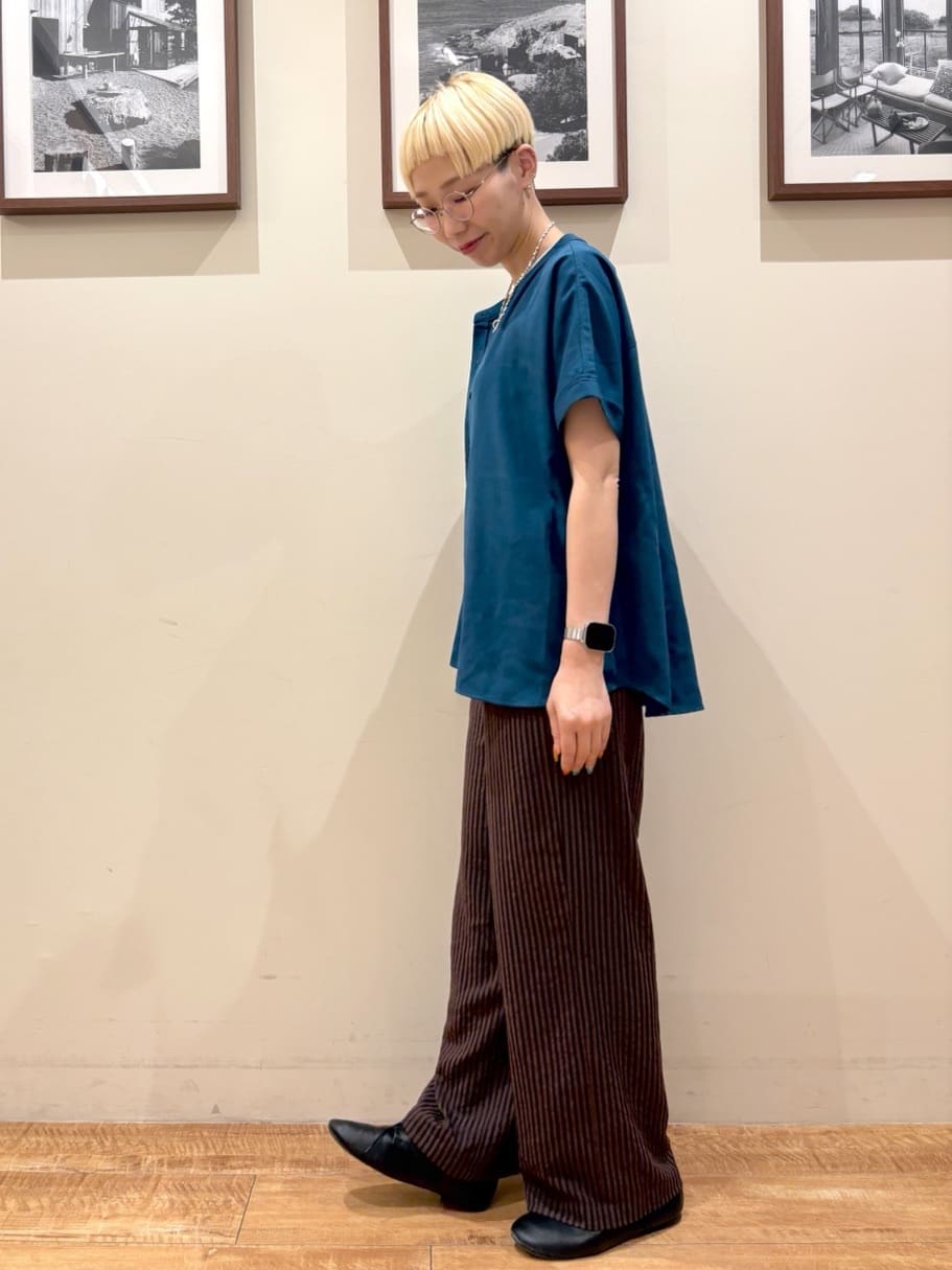 Ayumiさんの「SHOO･LA･RUE｜【洗える/プチプラ】大人の抜け感をプラスする バンドカラーシャツ」を使ったコーディネート