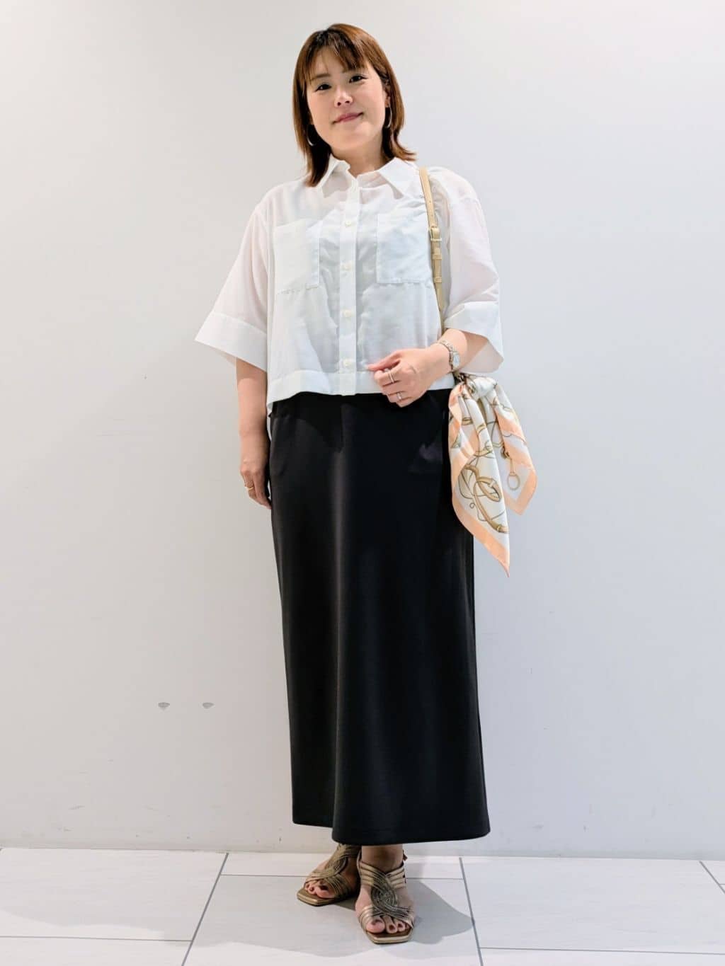 Onumaさんの「UNTITLED｜【前開き/洗える】ショート丈シアーシャツ」を使ったコーディネート