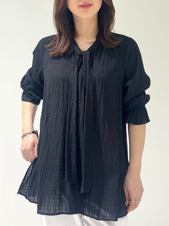 そんさんの「INDIVI｜【洗える／シャーリング素材】ボリューム袖エアリーブラウス」を使ったコーディネート