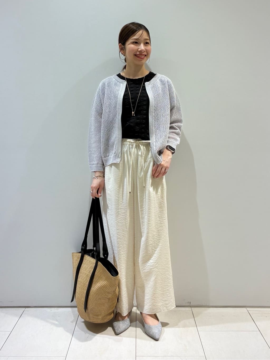 KAOさんの「INDIVI｜【洗える／UVケア／SETUP可能】ドロストワイドパンツ」を使ったコーディネート