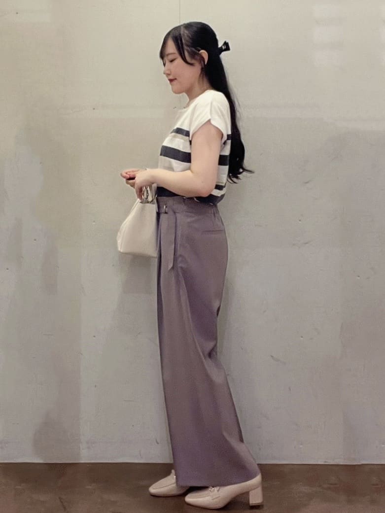 Hitomiさんの「index｜ラップストレートパンツ【接触冷感／抗ピル／洗濯機洗い可／イージーアイロン】」を使ったコーディネート