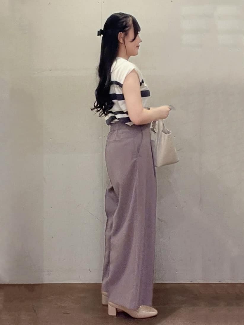 Hitomiさんの「index｜ラップストレートパンツ【接触冷感／抗ピル／洗濯機洗い可／イージーアイロン】」を使ったコーディネート