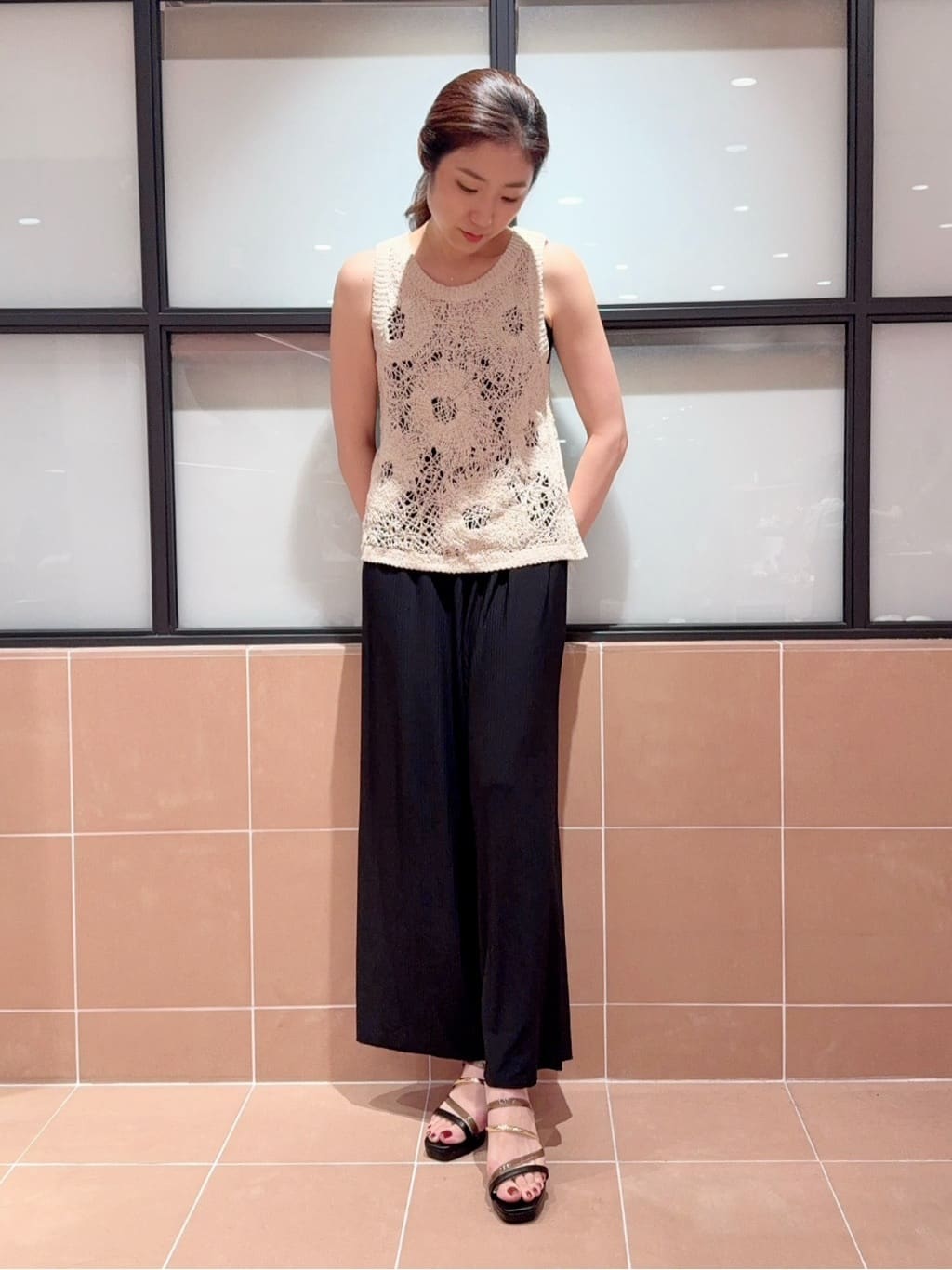 kaoriさんの「ESPERANZA｜クリア&times;メタリックラインコンビヒールサンダル」を使ったコーディネート