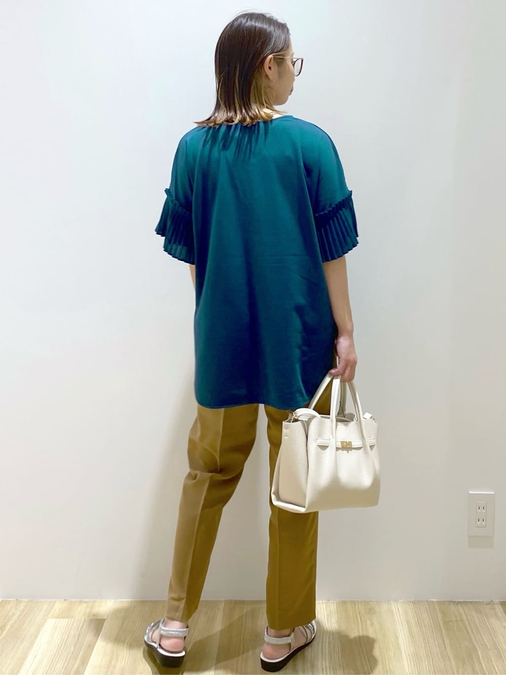えりさんの「OPAQUE.CLIP｜美脚イージーテーパードパンツ【防シワ／洗濯機洗い可／抗ピル／ストレッチ】《丈が選べる／SS-LLサイ」を使ったコーディネート