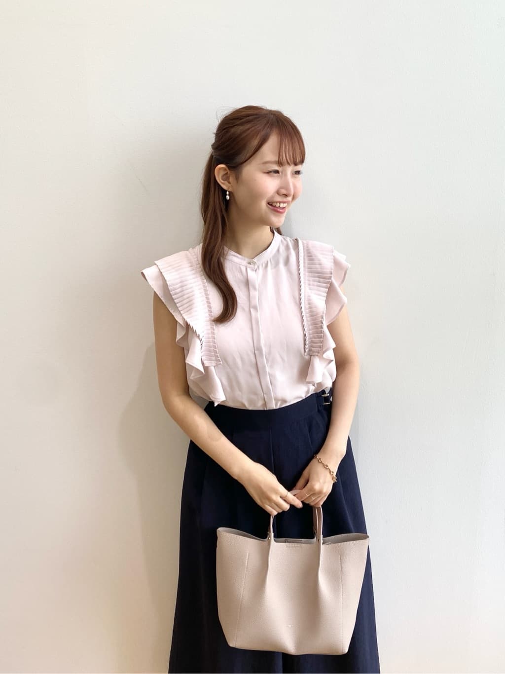 みさかさんの「index｜サイドタブデザインスカンツ【洗濯機洗い可／吸水速乾／防シワ／抗ピル／イージーアイロン】」を使ったコーディネート