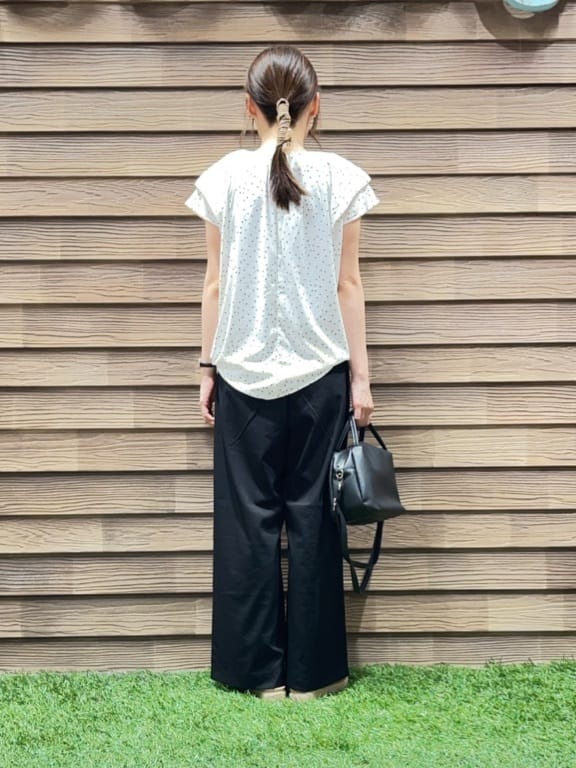 himiさんの「SHOO･LA･RUE｜【S-LL/ひんやり】きちんと見えで好印象 ドット柄デザイントップス」を使ったコーディネート