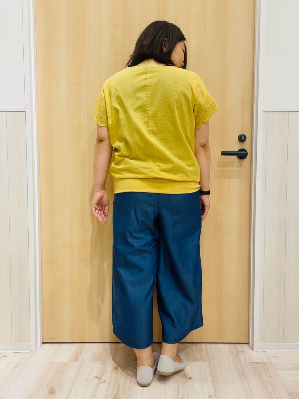すーさんの「SHOO･LA･RUE｜スカラップ刺繍レースが目を惹く ドルマントップス」を使ったコーディネート