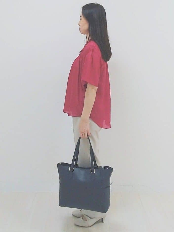 SANAさんの「Reflect｜【選べる5色◎／マシンウォッシュ可】シャーリングデザインブラウス」を使ったコーディネート