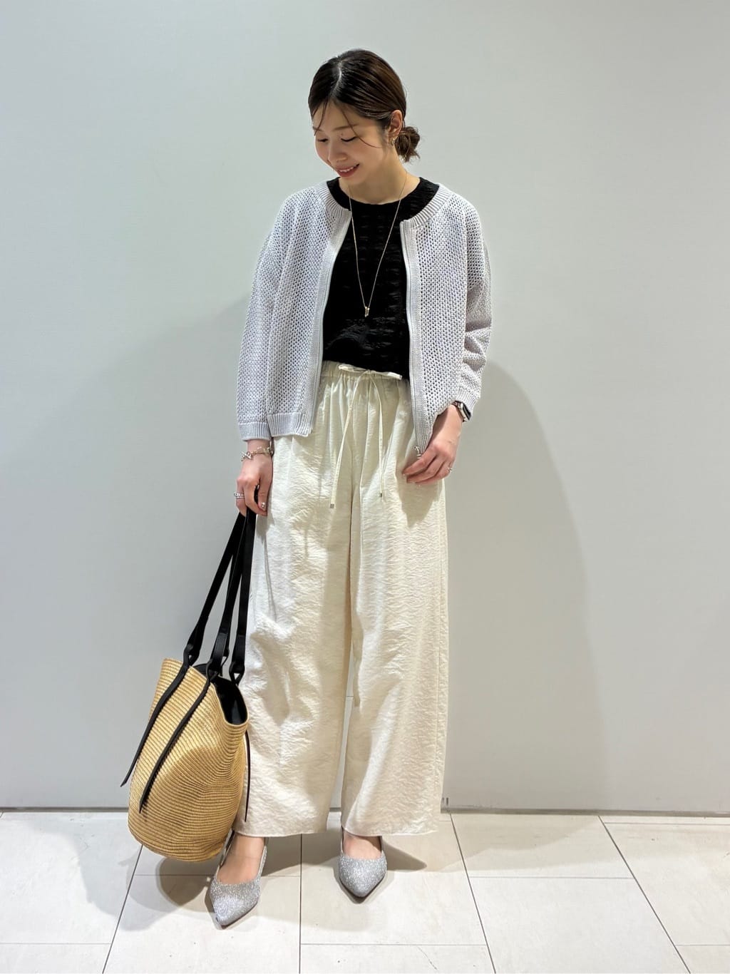 KAOさんの「INDIVI｜【洗える／UVケア／SETUP可能】ドロストワイドパンツ」を使ったコーディネート