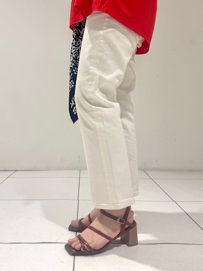 そんさんの「INDIVI｜【褒められデニム】スリムストレート デニムパンツ」を使ったコーディネート