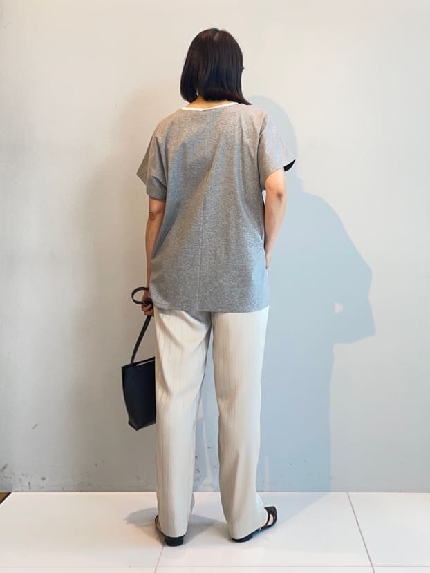 murayamaさんの「INDIVI｜【洗える／汗ジミ防止】バイカラー＆アシメヘム Tシャツ」を使ったコーディネート
