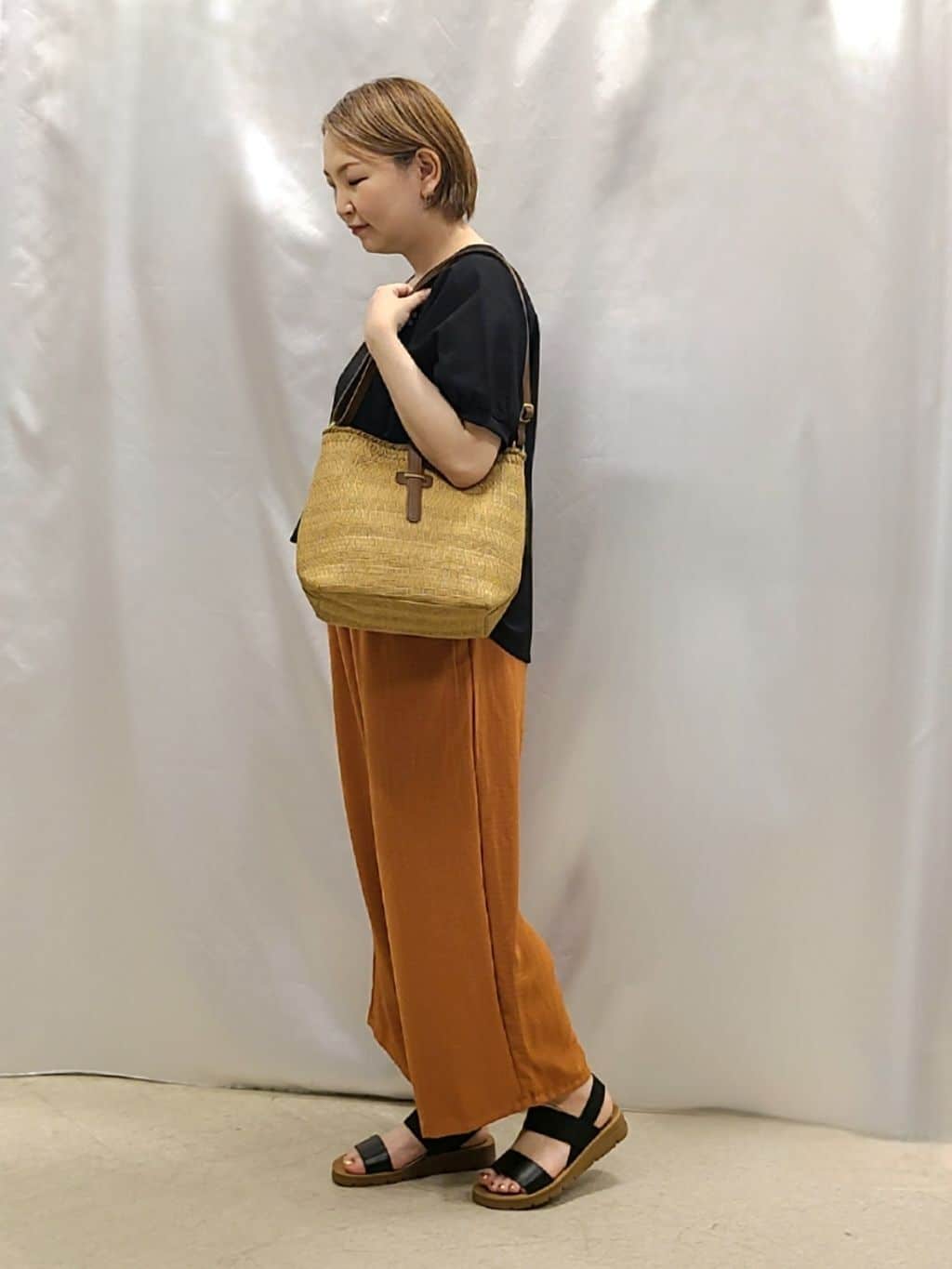 Chiiさんの「SHOO･LA･RUE｜アンクルゴムフラットサンダル」を使ったコーディネート
