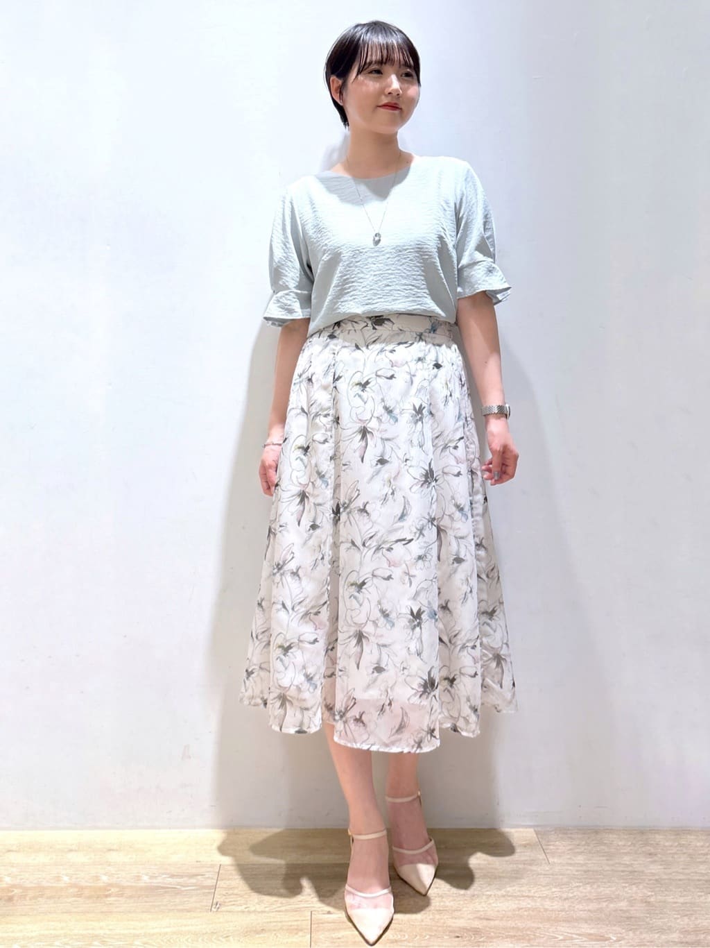 mizukiさんの「index｜《8色展開／XS-LLサイズ》タックパフスリーブブラウス【洗濯機洗い可／吸水速乾／防シワ／抗ピル】」を使ったコーディネート