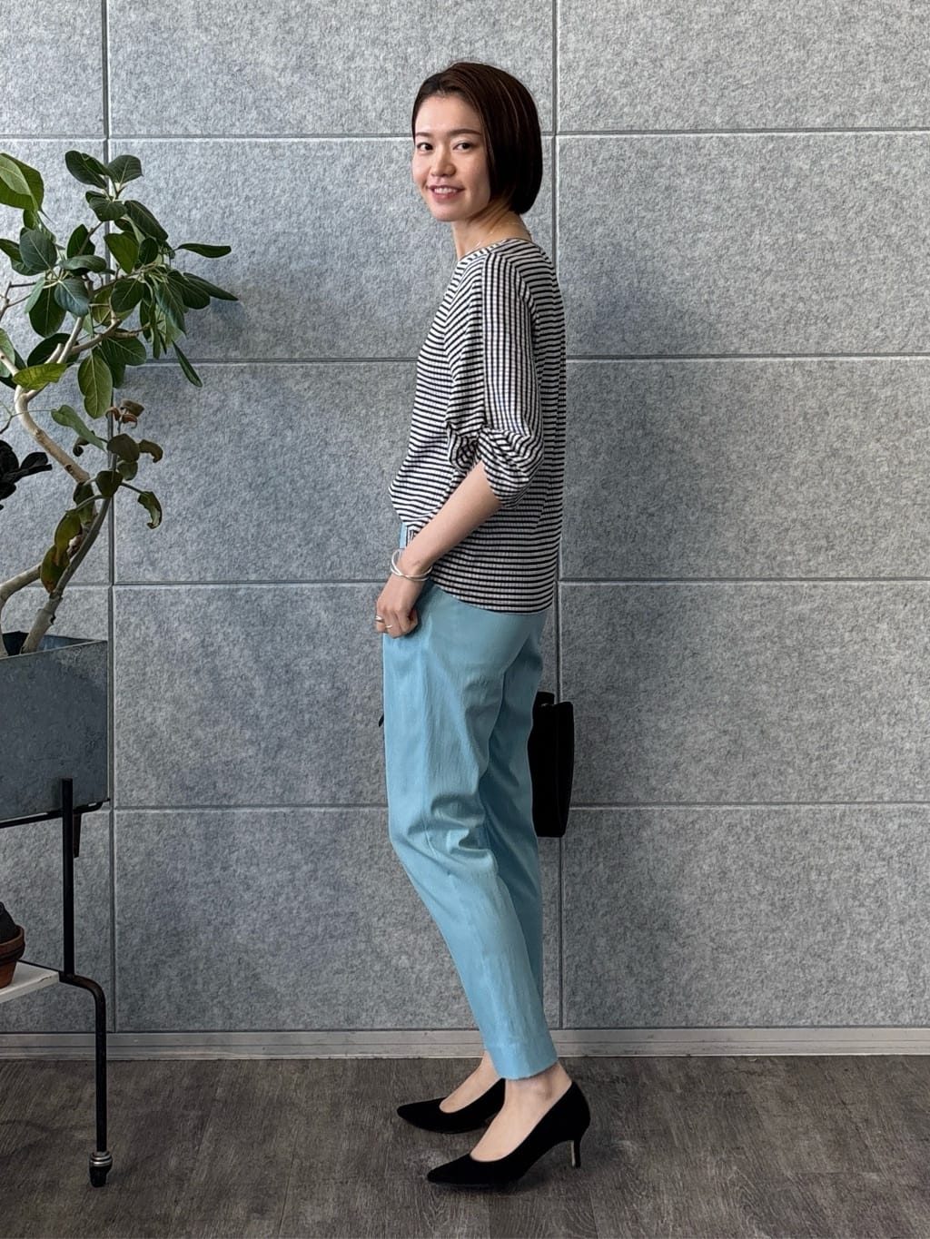 kanaeさんの「INDIVI｜【UVケア／吸汗速乾】凹凸素材ねじり袖トップス」を使ったコーディネート