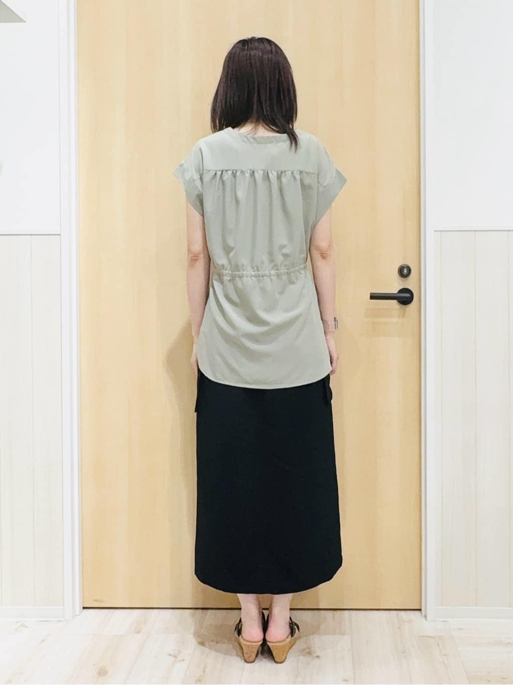 Naさんの「SHOO･LA･RUE｜◆キラキラループマガールサンダル」を使ったコーディネート