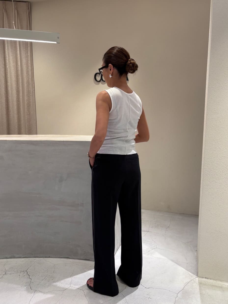 ibuさんの「CODE A｜line zip trousers」を使ったコーディネート