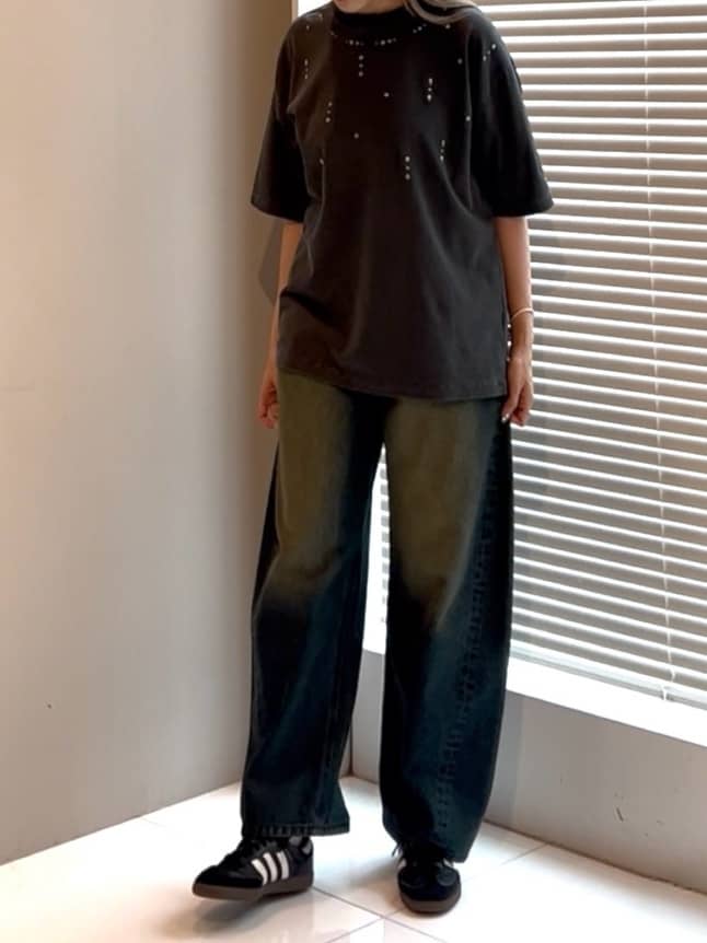 mさんの「tk.TAKEO KIKUCHI｜ヴィンテージライクスタッズTシャツ」を使ったコーディネート