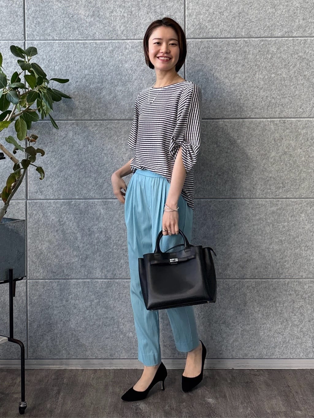 kanaeさんの「INDIVI｜【UVケア／吸汗速乾】凹凸素材ねじり袖トップス」を使ったコーディネート