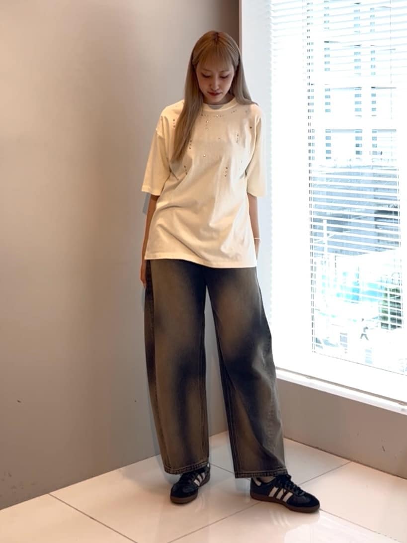 mさんの「tk.TAKEO KIKUCHI｜ヴィンテージライクスタッズTシャツ」を使ったコーディネート