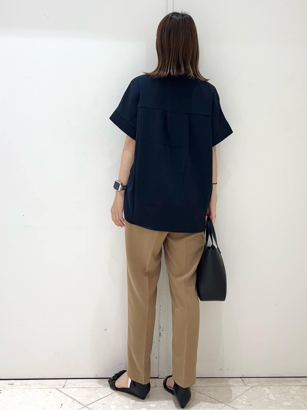 yuiさんの「OPAQUE.CLIP｜《5色展開／SS-LLサイズ》スキッパー金ボタンブラウス／セットアップ対応【防シワ／ストレッチ／洗濯」を使ったコーディネート