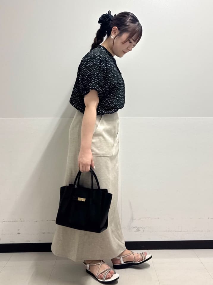 あいりょんさんの「OPAQUE.CLIP｜《美人百花掲載》ストレッチリネンライクタイトスカート【洗濯機洗い可】」を使ったコーディネート
